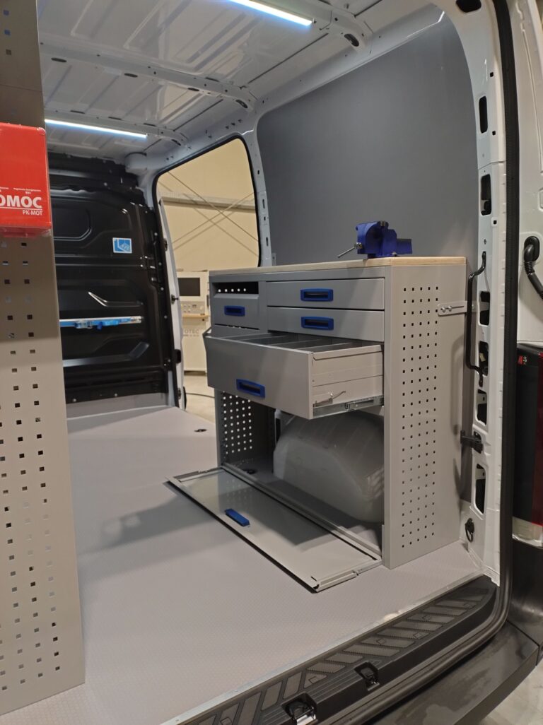 Zabudowa serwisowa, warsztatowa Renault Master