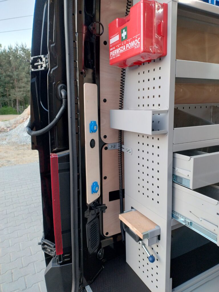 Zabudowa serwisowa, warsztatowa Renault Master